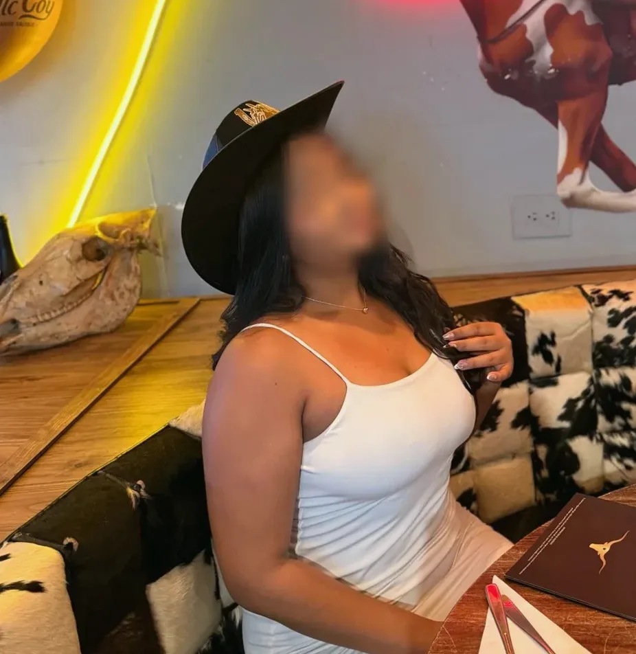 Lilly, 22