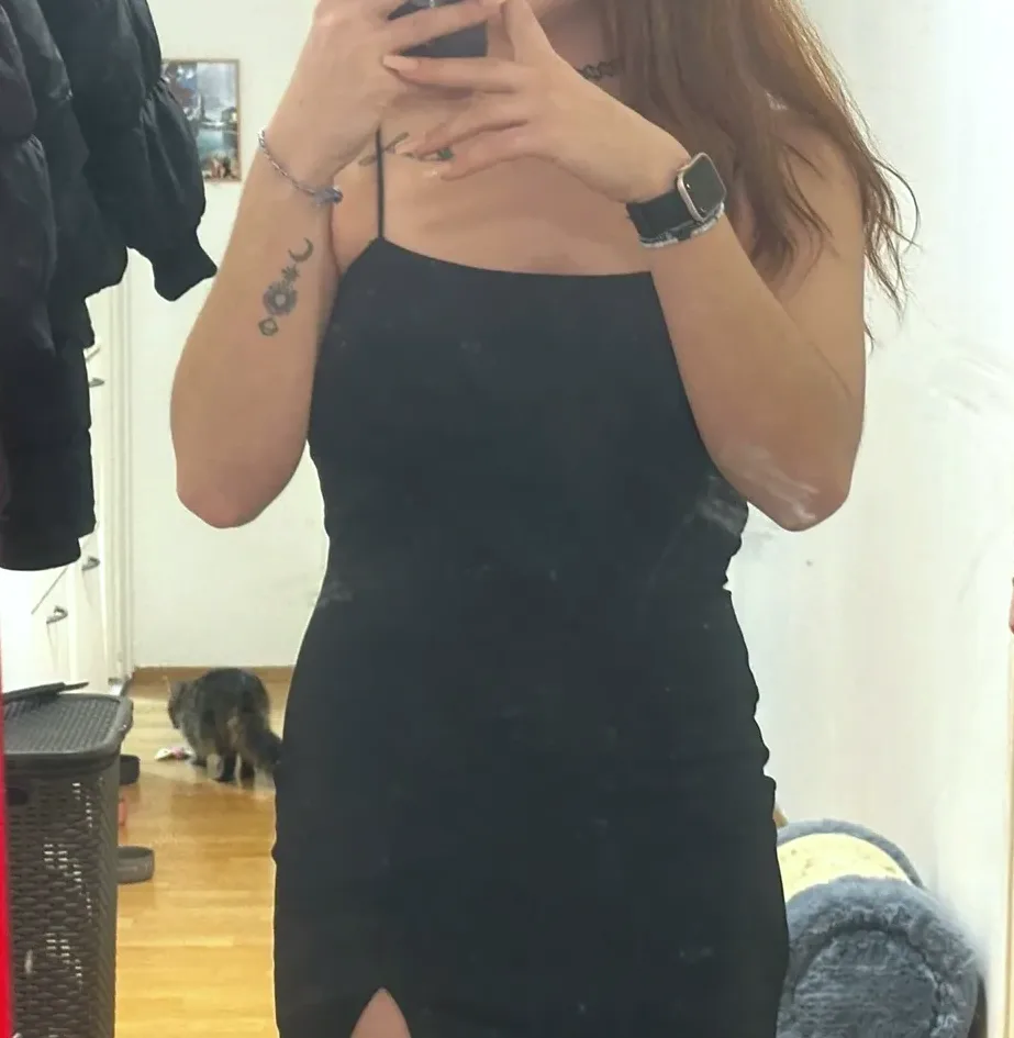 Rosa, 24