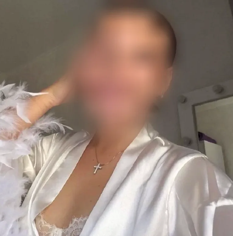 Sandra, 25